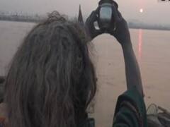 Prayagraj News: माघ पूर्णिमा पर लाखों श्रद्धालुओं ने प्रयागराज के संगम तट पर लगाई आस्था की डुबकी