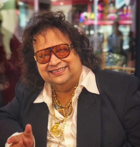 'শরাবি' ছবির জনপ্রিয় গান 'মনজিলে আপনি জাগা হ্যায়'