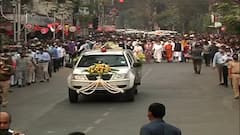 Sandhya Mukherjee Last Rite: গীতশ্রীর শেষযাত্রায় অসংখ্য অনুরাগীর ভিড়| Bangla News