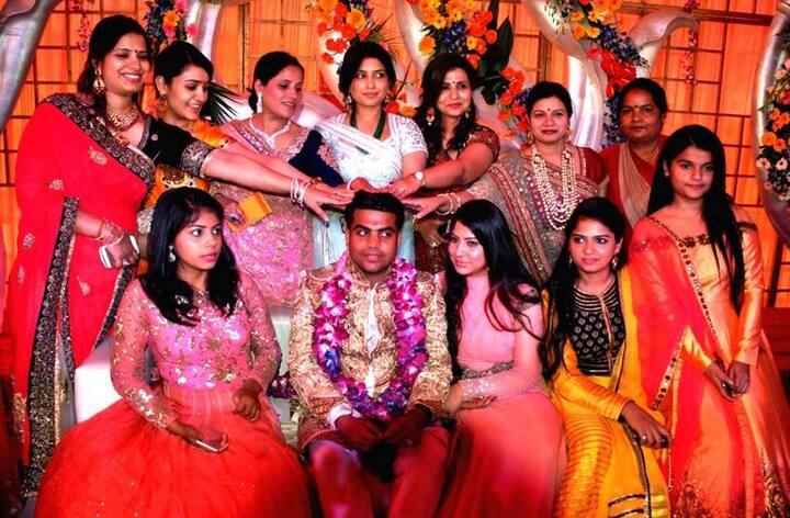 डिंपल यादव परिवार में कभी बहू, कभी मां तो कभी भाभी का फर्ज बखूबी निभाती नजर आती हैं.