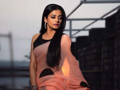 Priyamani Photos: చీరకట్టులో అందంతో చంపేస్తున్న ప్రియమణి