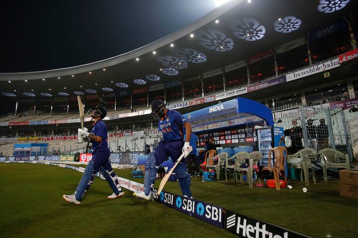 இதனைத்தொடர்ந்து, இந்திய அணி களமிறங்கியது. தொடங்க ஆட்டக்காரர்களாக ரோகித் சர்மா, இஷான் கிஷன் களமிறங்கினார்கள். ரோகித் சர்மா தொடக்கம் முதலே அதிரடி காட்டினார்.