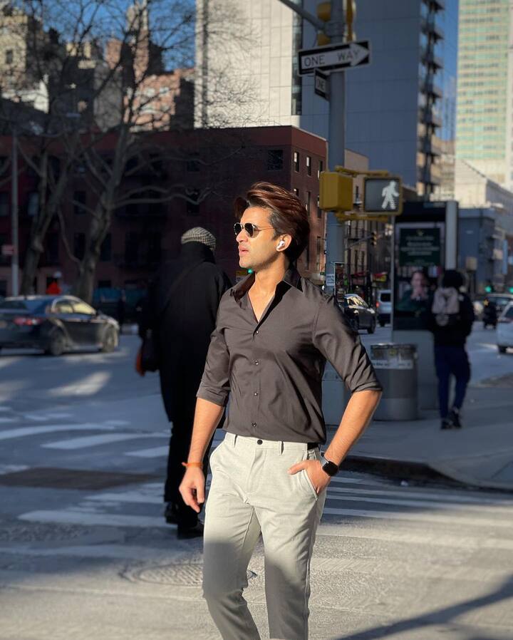 బిగ్ బాస్ ట్రోఫీ గెలిచాక ఆయనకు చాలా సినిమా అవకాశాలు వచ్చినట్టు సమాచారం. -Image credit: Abijeeth/Instagram