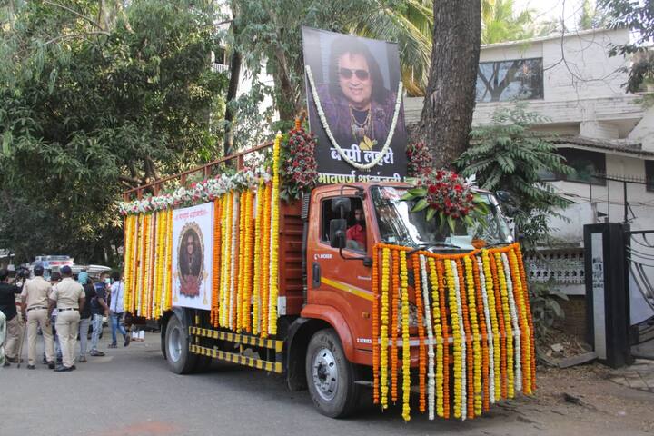 बप्पी लाहिड़ी ऑब्स्ट्रक्ट‍िव स्लीप एपन‍िया (OSA) और रीकरेंट चेस्ट इन्फेक्शन से जूझ रहे थे. वह इस बीमारी की वजह से कई दिनों तक अस्पताल में भी रहे थे अस्पताल से ठीक होने के बाद वह 15 फरवरी को अपने घर भी आ गए थे.