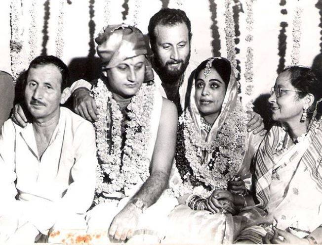 बीजेपी सांसद किरण खेर ने पहले पति गौतम बेरी से तलाक के बाद तलाकशुदा अनुपम खेर से ब्याह रचाया था. दोनों बॉलीवुड का चर्चित नाम हैं.