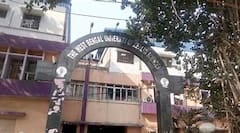 Nursing Students: স্টাডি লিভ দেওয়া হচ্ছে না! সল্টলেকে স্বাস্থ্য বিজ্ঞান বিশ্ববিদ্যালয়ে নার্সিং পড়ুয়াদের বিক্ষোভ। Bangla News