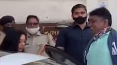 Anupamaa aka Rupali Ganguly attends Bappi Lahiri's last rites maskless | Hot News