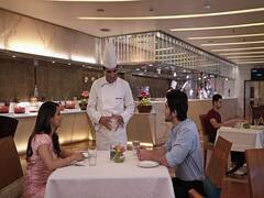Hospitality Industry: कोरोना के चलते होटल, रेस्तरां को भारी नुकसान, सभी पाबंदी हटाने की मांग