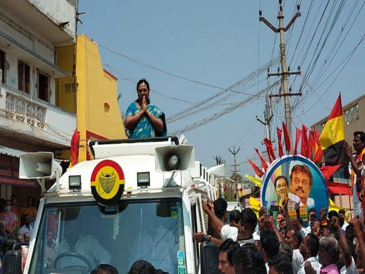 Premalatha Vijayakanth campaigned in Madurai local body election Madurai corporation election 2022 | மதுரையில் பிரச்சாரத்திற்கு சென்ற பிரேமலதா... விஜயகாந்த் சொல்லிக்கொடுத்த அந்த வார்த்தை...!