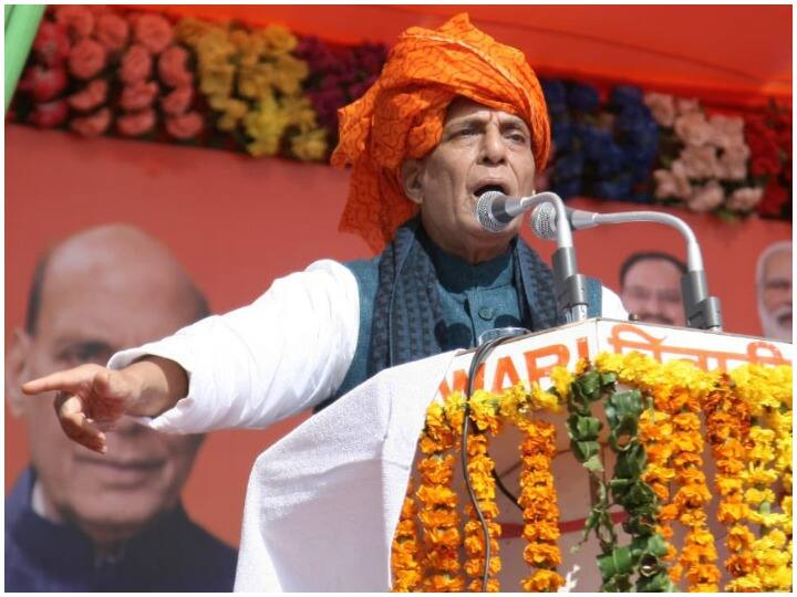 Punjab Polls 2022 Defense Minister Rajnath Singh targeted Congress and AAP Punjab Polls: सीएम चरणजीत चन्नी के यूपी-बिहार वाले बयान पर रक्षा मंत्री राजनाथ सिंह ने साधा निशाना, कही यह बड़ी बात