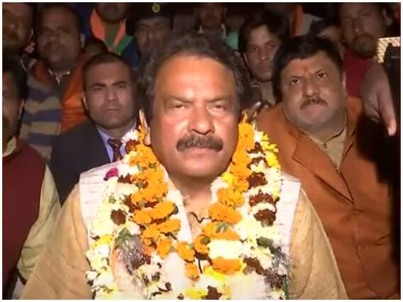 UP Election 2022: करहल सीट से BJP उम्मीदवार एसपी सिंह बघेल ने यादव वोटों को लेकर किया ये बड़ा दावा, जानें जातीय जनगणना पर क्या कहा UP Election 2022: करहल सीट से BJP उम्मीदवार एसपी सिंह बघेल ने यादव वोटों को लेकर किया ये बड़ा दावा, जानें जातीय जनगणना पर क्या कहा