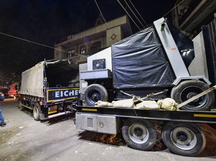 हाल ही में कुल्लू से भी इसी तरह का विस्फोटक कार से बरामद हुआ था. जिसके बाद आईईडी को एनएसजी की टीम ने बोम्ब डिस्पोजल इक्विपमेंट की मदद से यहां से उठाकर दिलशाद गार्डन के एक पार्क लेजाकर 8 फ़ीट गहरे गड्ढे में दबाकर डिफ्यूज किया.