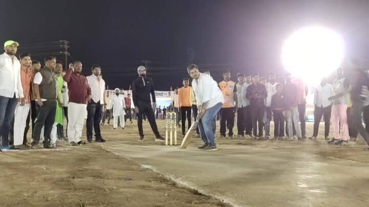 दरम्यान, सिनथडी सारख्या उपक्रमातून तालुक्यातील महिला बचत गट आणि व्यावसायिकांना उत्तम व्यासपीठ उपलब्ध होत असून, शिवजयंती निमित्त सकल मराठा समाज संघटनेच्या सामुदायिक विवाह सोहळा होतोय हे अतिशय कौतुकास्पद असल्याची भावना त्यांनी व्यक्त केली.