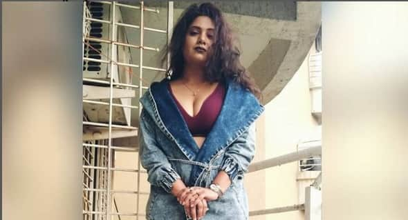 kavita bhabhi bold : Actress kavita radheshyam saree without blouse pics vrial વેબ સીરીઝની બૉલ્ડ એક્ટ્રેસે બ્લાઉઝ વિના જ પહેરી લીધી સાડી, તસવીર જોઇને ફેન્સના હોશ ઉડ્યા, જુઓ.............