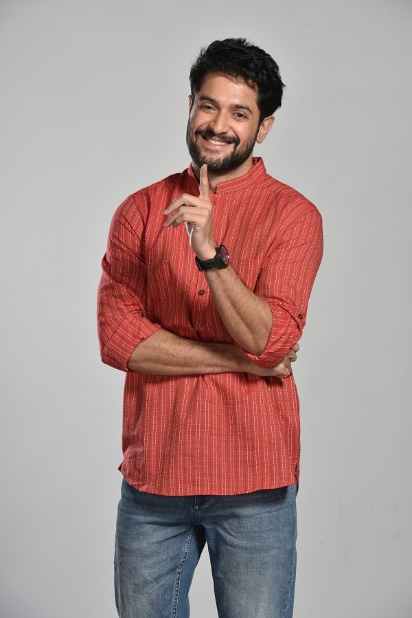 জন্ম থেকে যে পরিচয় ব্যবহার করে এসেছে, বিয়ের পরেও সেই পরিচয়ই রাখতে চায় মিঠি। পরিবারের বিরুদ্ধে গিয়ে মিঠির পাশে দাঁড়িয়ে পরিবর্তন আনবে প্রীতম? উত্তর দেবে 'কুলের আচার'
