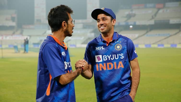 IND vs WI: Ravi Bishnoi steps on ropes after catching the ball, makes up for it with impressive figures on debut - WATCH IND vs WI: অভিষেকেই বাজিমাত, নজরকাড়া ফিল্ডিংয়েও মাতালেন রবি বিষ্ণোই