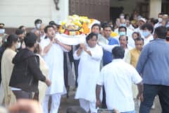 Bappi Lahiri’s Son Bappa & Daughter Rema Inconsolable At Pawan Hans Crematorium During Their Father Last Rites- See Pics