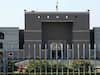 Gujarat HC: सुनवाई के दौरान कोल्डड्रिंक पी रहा था पुलिसकर्मी, मुख्य न्यायाधीश ने सुना दी ये सजा