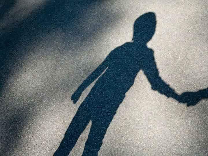 2019 में लापता हुई थी चार साल की बच्ची, अब सीक्रेट रूम में सीढ़ियों के नीचे मिली