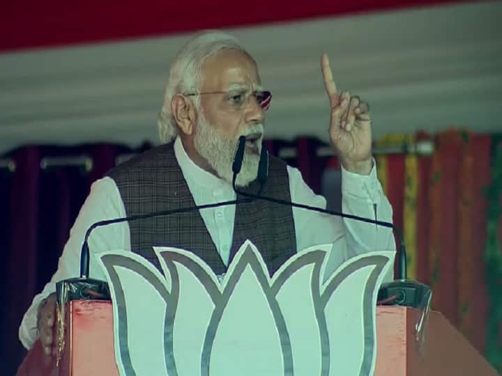 UP Assembly Election 2022 PM Modi Addresses Public Meeting UP Fatehpur Slams Parivarwadis for Questioning Vaccination UP Election | '2 People Afraid Of Vaccine In India...': PM Modi Slams 'Parivarwadis' At Fatehpur Rally