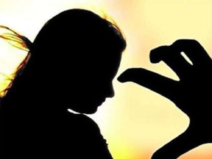 Bihar Crime: पत्नी को दूसरे लड़के से बात करते देखा तो फिरा पति का सिर, दी रूह कंपाने वाली सजा Bihar: Man did inhuman behaviour with his wife in darbhanga, police arrested after video gone viral ann Bihar Crime: पत्नी को दूसरे लड़के से बात करते देखा तो फिरा पति का सिर, दी रूह कंपाने वाली सजा