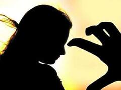 Mumbai Crime: लोकल ट्रेन का इंतजार कर रही महिला से खार स्टेशन पर छेड़छाड़, शख्स ने की जबरन चूमने की कोशिश