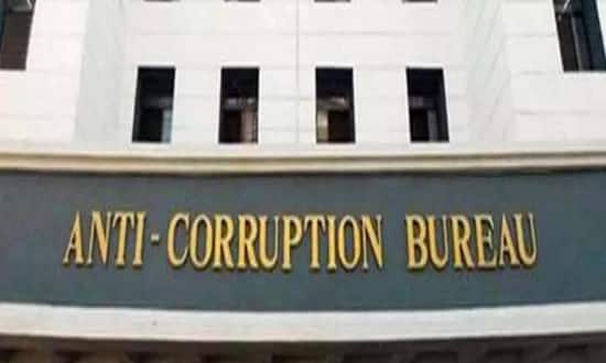 Pune Anti Corruption Bureau  Female GST employee arrested for taking bribe Pune Anti Corruption Bureau :   GST कार्यालयातील महिला कर्मचाऱ्याला लाच घेताना अटक