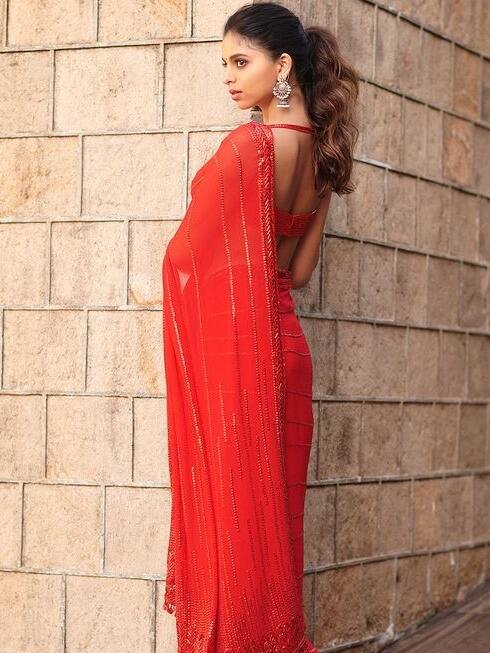 लाल साड़ी में खिल उठा शाहरुख खान की लाडली का हुस्न