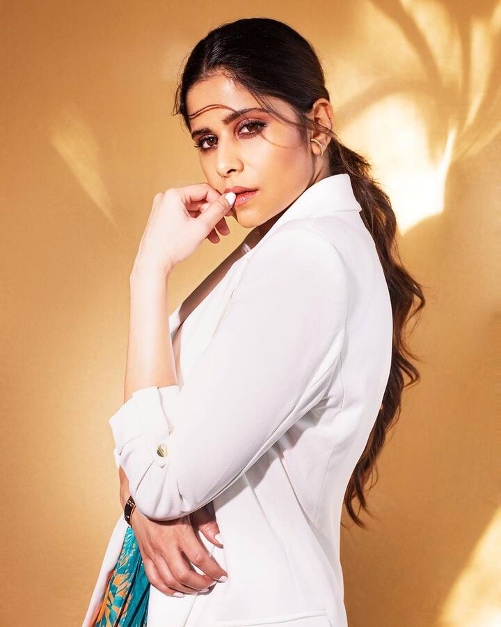 महाराष्ट्रातील तमाम प्रेक्षकांच्या मनावरा राज्य करणारी अष्टपैलू अभिनेत्री म्हणचे सई ताम्हणकर. (photo:saietamhankar/ig)