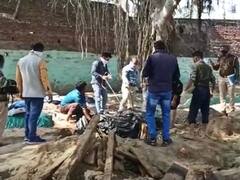 Aligarh News: सऊदी अरब में हुई थी मौत, अलीगढ़ लाकर दफनाया गया, अब 10 महीने बाद कब्र से निकाला गया शव, जानिए वजह