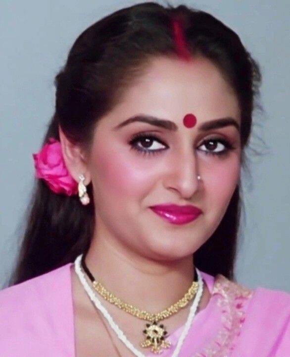 जया प्रदा अपने जमाने की मशहूर एक्ट्रेस रही हैं. 70 और 80 के दशक में जया प्रदा ने कई ब्लॉकबस्टर फिल्मों में काम किया. पिछले करीब दो दशक से वह राजनीति में सक्रिय हैं. एक बार किसी फिल्म की शूटिंग के दौरान उन्होंने अपने को-स्टार को थप्पड़ जड़ दिया था. जानिए पूरा मामला: