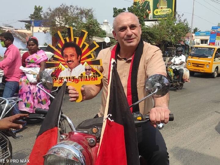 Romanian man collects votes in favor of dmk in local body election 2022 திமுகவிற்கு பிரச்சாரம் செய்த ருமேனியா நபருக்கு நோட்டீஸ்:  நேரில் ஆஜராக மத்திய அரசு உத்தரவு!