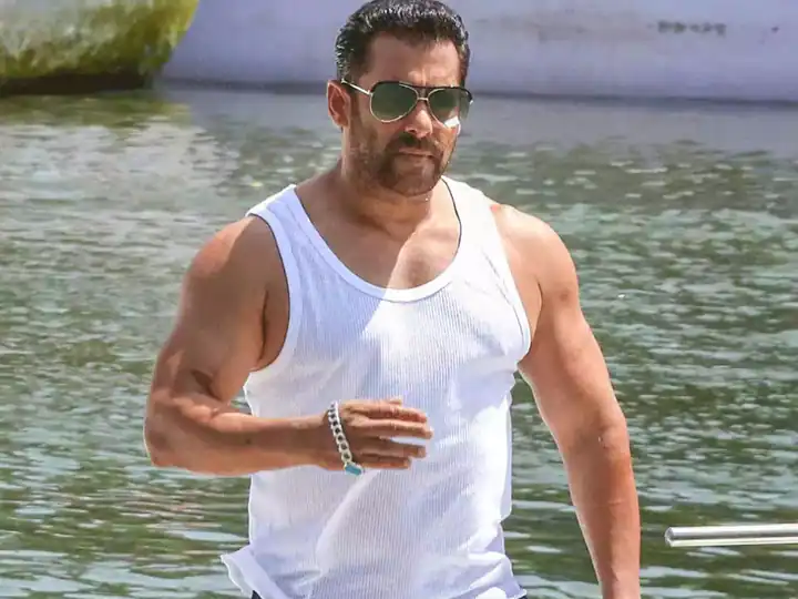 Salman Khan Networth: ਸਲਮਾਨ ਖਾਨ ਨੇ ਮਹੀਨੇ 'ਚ ਕਮਾ ਲੈਂਦੇ ਕਰੋੜਾਂ, ਨੈੱਟਵਰਥ ਬਾਰੇ ਜਾਣ ਕੇ ਹੋ ਜਾਵੋਗੇ ਹੈਰਾਨ! Salman Khan Networth: ਸਲਮਾਨ ਖਾਨ ਨੇ ਮਹੀਨੇ 'ਚ ਕਮਾ ਲੈਂਦੇ ਕਰੋੜਾਂ, ਨੈੱਟਵਰਥ ਬਾਰੇ ਜਾਣ ਕੇ ਹੋ ਜਾਵੋਗੇ ਹੈਰਾਨ!