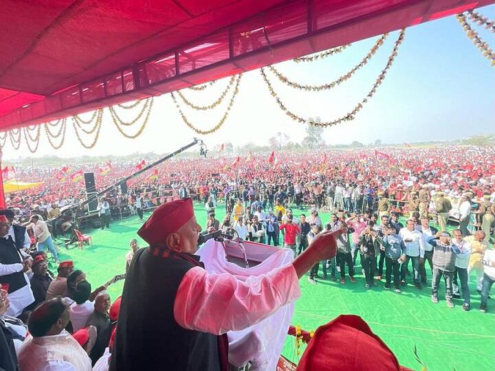 UP Assembly Election 2022 Samajwadi Party Founder Mulayam Singh Yadav Campaigns For Akhilesh Yadav Mainpuri BJP SP Singh Baghel UP Election 2022: Samajwadi Party Founder Mulayam Singh Yadav Campaigns For Son Akhilesh In Karhal