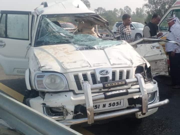 up sultanpur hard road acciddent on purvanchal expressway lady died 2 other injured school bus hit scorpio car ANN UP News: Sultanpur में पूर्वांचल एक्सप्रेस-वे पर भीषण सड़क हादसा, एक युवती की मौत, स्कॉर्पियो के उड़े परखच्चे