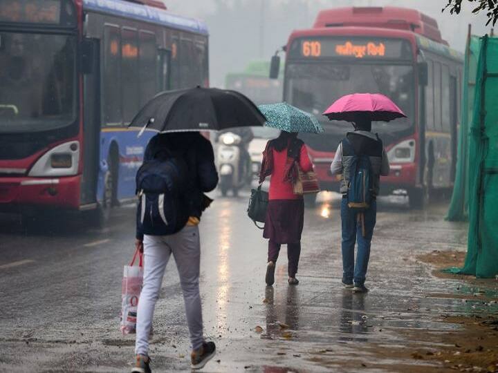 Delhi weather news These areas of Delhi-NCR may receive rain in the next two hours delhi today weather Delhi Weather Update: दिल्ली-NCR के इन इलाकों में अगले दो घंटे में हो सकती है बारिश