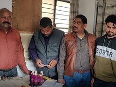 Farrukhabad News: फर्रुखाबाद में जिला पंचायत कर्मी रिश्वत लेते रंगे हाथ गिरफ्तार, एंटी करप्शन टीम ने की कार्रवाई