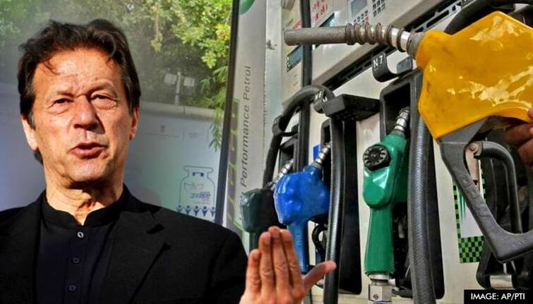 Petrol and diesel rates In Pakistan Pm Imran Khan government in trouble marathi news Petrol price In Pakistan : पाकिस्तान महागाईने हैराण! पेट्रोल-डिझेलच्या किंमती पाहून व्हाल चकित