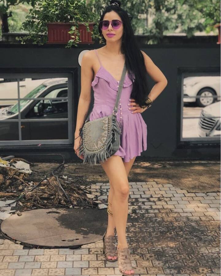 सोनिया मेहरा ने ‘एक मैं और एक तू’ (Ek Main Aur Ekk Tu), ‘रागिनी एमएमएस 2’ (Ragini MMS 2), ‘शैडो’ और ‘विक्टोरिया नंबर 203’ जैसी फिल्मों में काम किया है.