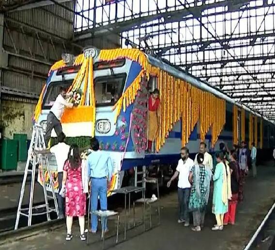 Mumbai: एसी लोकलचे तिकीट दर कमी होणार!