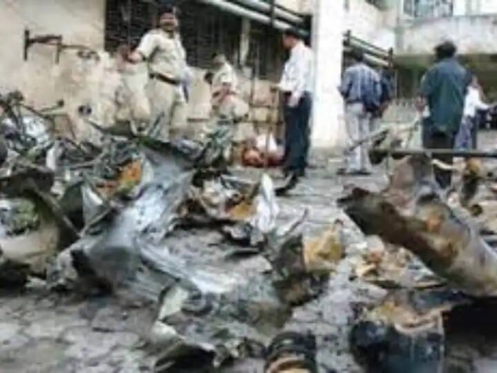 আমদাবাদের দু’টি সরকারি হাসপাতালের সামনেও বিস্ফোরণ ঘটায় জঙ্গিরা।