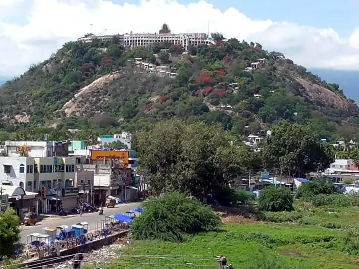 Palani : Devotees will not be allowed in Palani temple after 11.30 am on Surasamharam TNN பழனியில் சூரசம்ஹாரம் அன்று 11.30 மணி வரை‌ மட்டுமே பக்தர்கள் சாமி தரிசனம் செய்ய அனுமதி