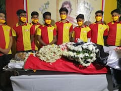 Surajit Sengupta Demise : শিল্পী-হারা ময়দান, ঘরের ছেলে সুরজিৎ সেনগুপ্তকে শেষ শ্রদ্ধা লাল-হলুদ তাঁবুতে