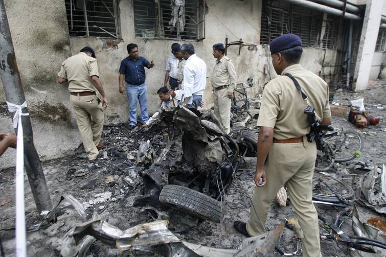 Ahmedabad Blast 2008: After a long wait of 13 years in the Ahmedabad serial blasts case, justice was found, know what happened every time Ahmedabad Blast 2008: अहमदाबाद सीरियल ब्लास्ट केस में 14 साल के लंबे इंतजार के बाद मिला इंसाफ, जानिए कब-कब क्या हुआ