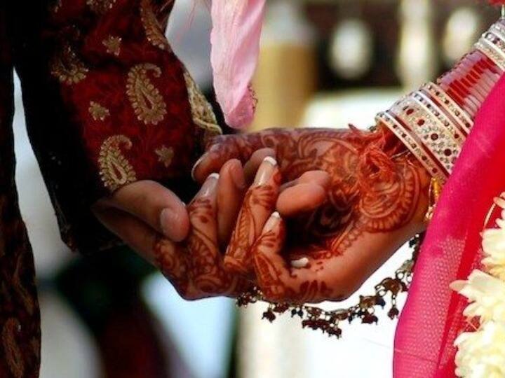 Congress MP raised the issue during Zero Hour in Lok Sabha 50 wedding processions and 11 dishes in marriages कांग्रेस सांसद ने लोकसभा में शून्यकाल के दौरान उठाया मुद्दा, कहा-शादियों में अधिकतम 50 बाराती और हों 11 पकवान