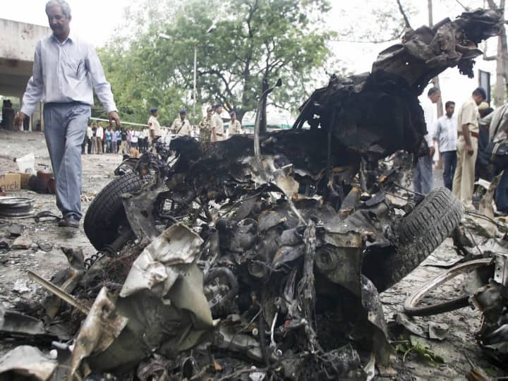 2008 ahmedabad serial bomb blast case 70 minutes verdict after 14 years 38 convicts to be hanged Ahmedabad Blast: 70 मिनट में 22 धमाके, 14 साल बाद 56 लोगों की मौत का बदला, पहली बार 38 दोषियों को फांसी की सजा का एलान!