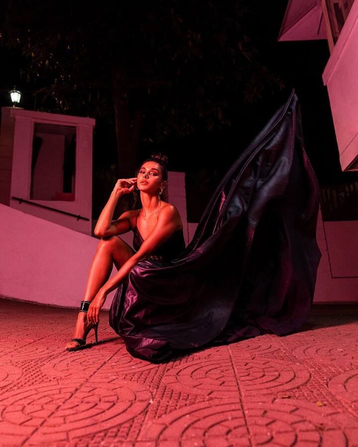 Farhan Akhtar And Shibani Dandekar Wedding : बॉलिवूडमधील प्रसिद्ध अभिनेता फरहान अख्तर  (Farhan Akhtar) आणि त्याची गर्लफ्रेंड शिबानी दांडेकर (Shibani Dandekar) हे  19 फेब्रुवारीला लग्नगाठ बांधणार आहेत. त्यांच्या लग्नाची तायरी देखील सुरू झाली आहे. (Photo:shibanidandekar/ig)