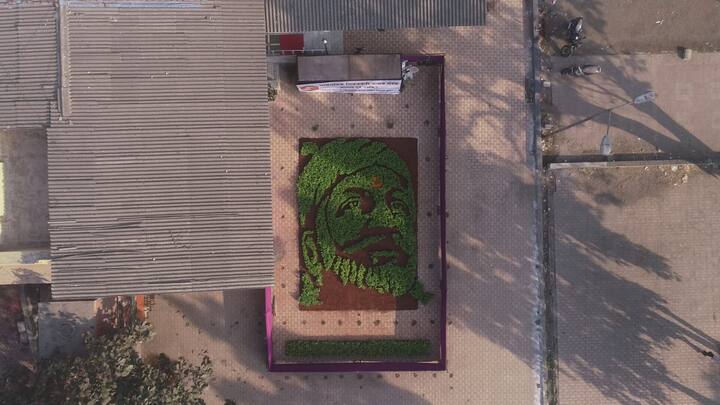 ही प्रतिमा शिवजयंती उत्सव समितीचे अध्यक्ष रुपेश गायकवाड यांच्या संकल्पनेतून आणि कलेतून साकारण्यात आली आहे.