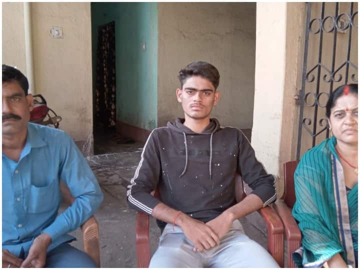 जहां चाह वहां राह! एक करोड़ 80 लाख रुपये की मिली स्कॉलरशिप, अब अमेरिका में पढ़ेगा सरायकेला के ट्रक ड्राइवर का बेटा Saraikela Anjan Kumar became first student of the country to get 100 per cent scholarship from American university ANN जहां चाह वहां राह! एक करोड़ 80 लाख रुपये की मिली स्कॉलरशिप, अब अमेरिका में पढ़ेगा सरायकेला के ट्रक ड्राइवर का बेटा