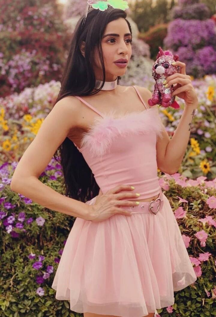 कहा जाता है कि इसके बाद विनोद मेहरा ने अभिनेत्री रेखा से शादी की, जिन्हें उनकी मां ने धक्के मारकर निकाल दिया था.